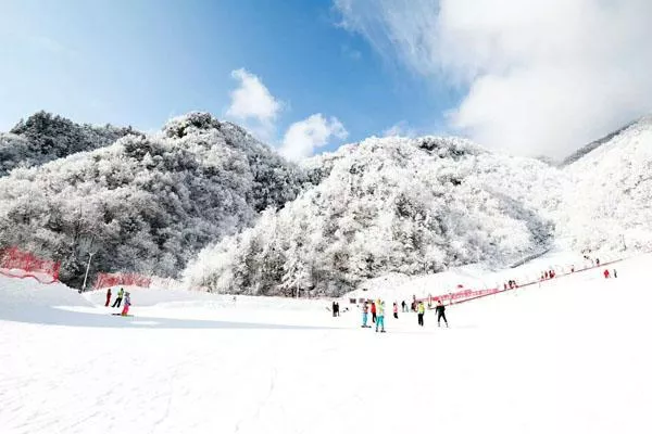 神農(nóng)架滑雪場有幾
個 神農(nóng)架滑雪場開放時間2021