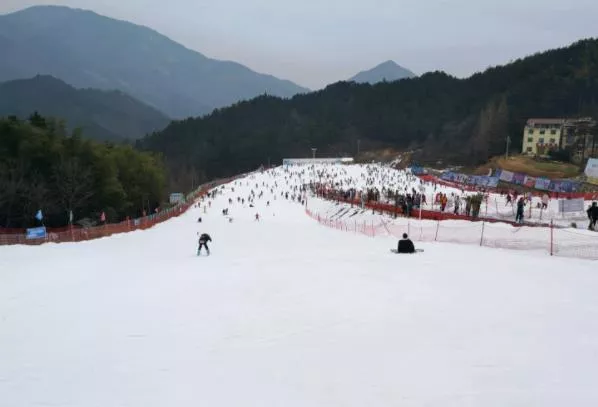 湖北省內(nèi)哪里有滑雪場(chǎng)地